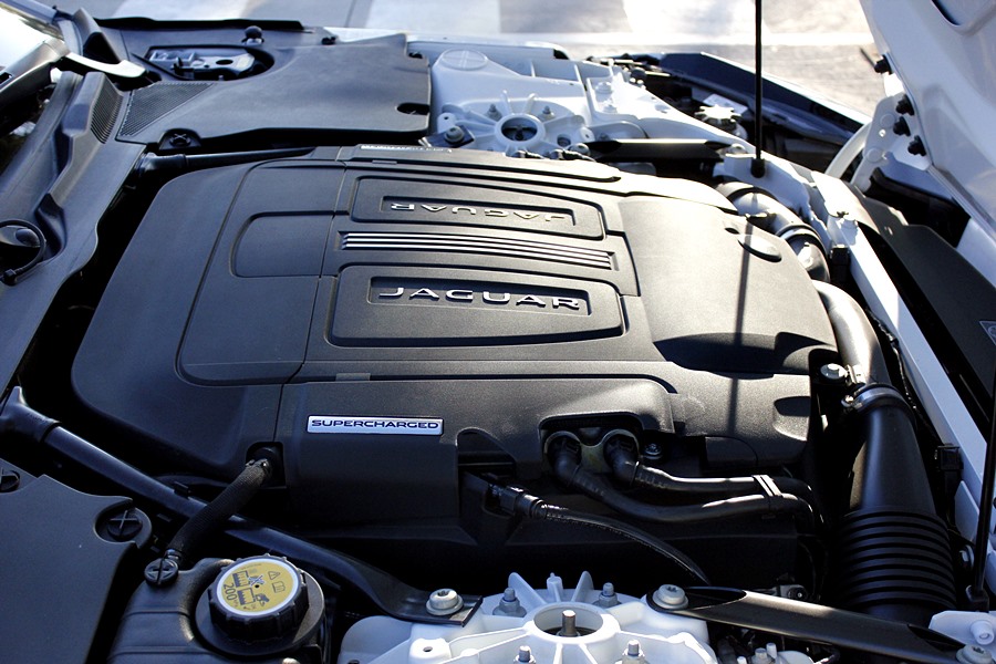Jaguar F Type descapotable motor